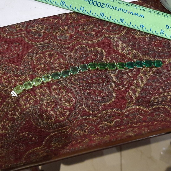 New AUTHENTIC GENUINE SWAROVSKI LUCENT Gold Green tennis Bracelet 7" - Picture 5 of 10